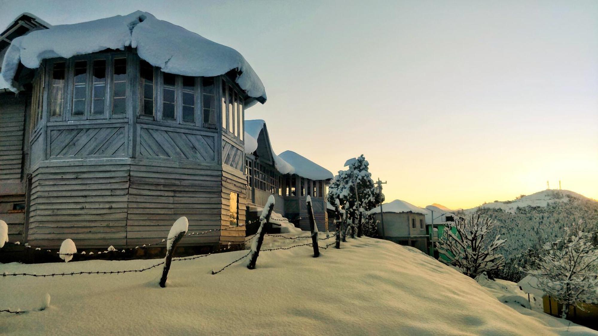 Black Bear Cottage Khajjiar Exterior photo
